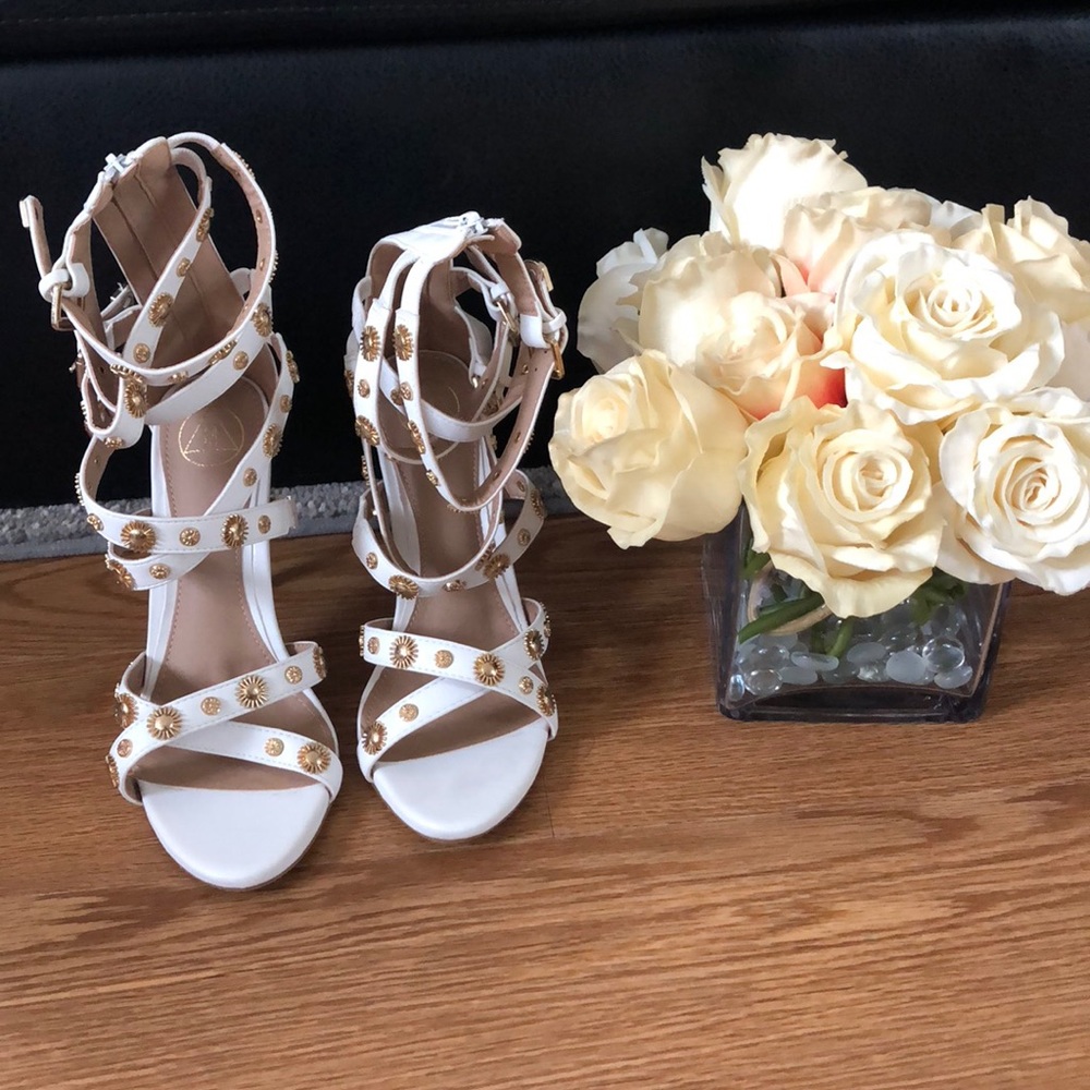 High Heels - Picture 4 of 5